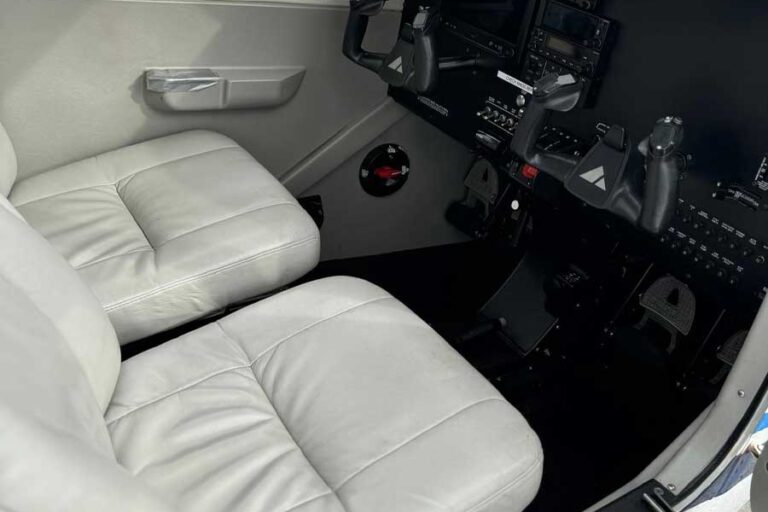 flight-school-versus-college-for-pilots flight school versus college for pilots